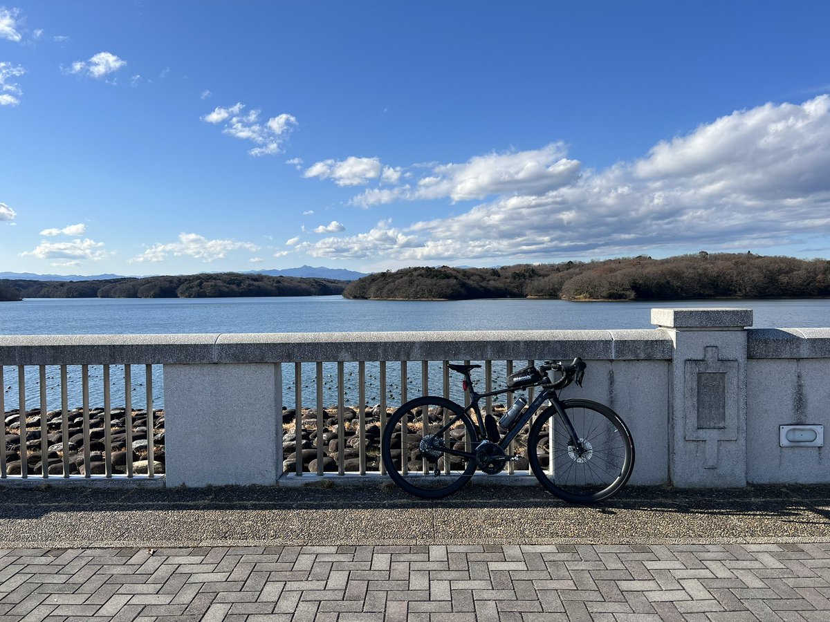 OkametaroRC's tweet photo. 走り初めはやはり多摩湖〜狭山湖！

今年もよろしくお願いします。

#多摩湖 #狭山湖 #bianchi #infinitoxe https://t.co/RWNPmMIaO3