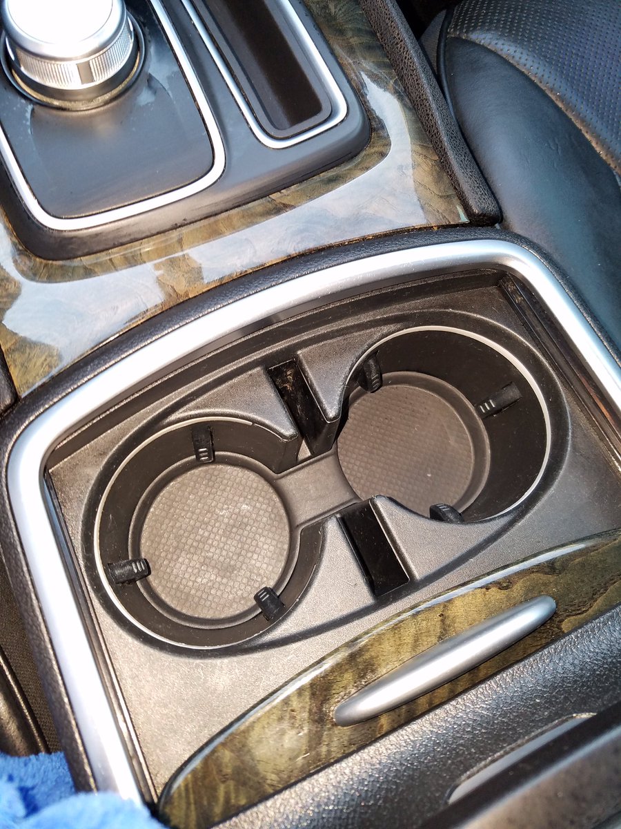 ShoweAuto's tweet image. Interior Cleaning of a Chrysler 300 completed over the weekend! Starting off the year strong 💪