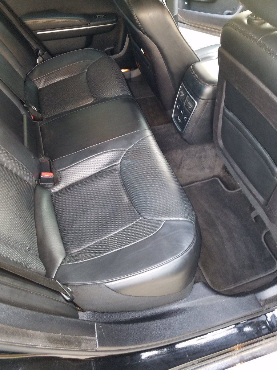 ShoweAuto's tweet image. Interior Cleaning of a Chrysler 300 completed over the weekend! Starting off the year strong 💪