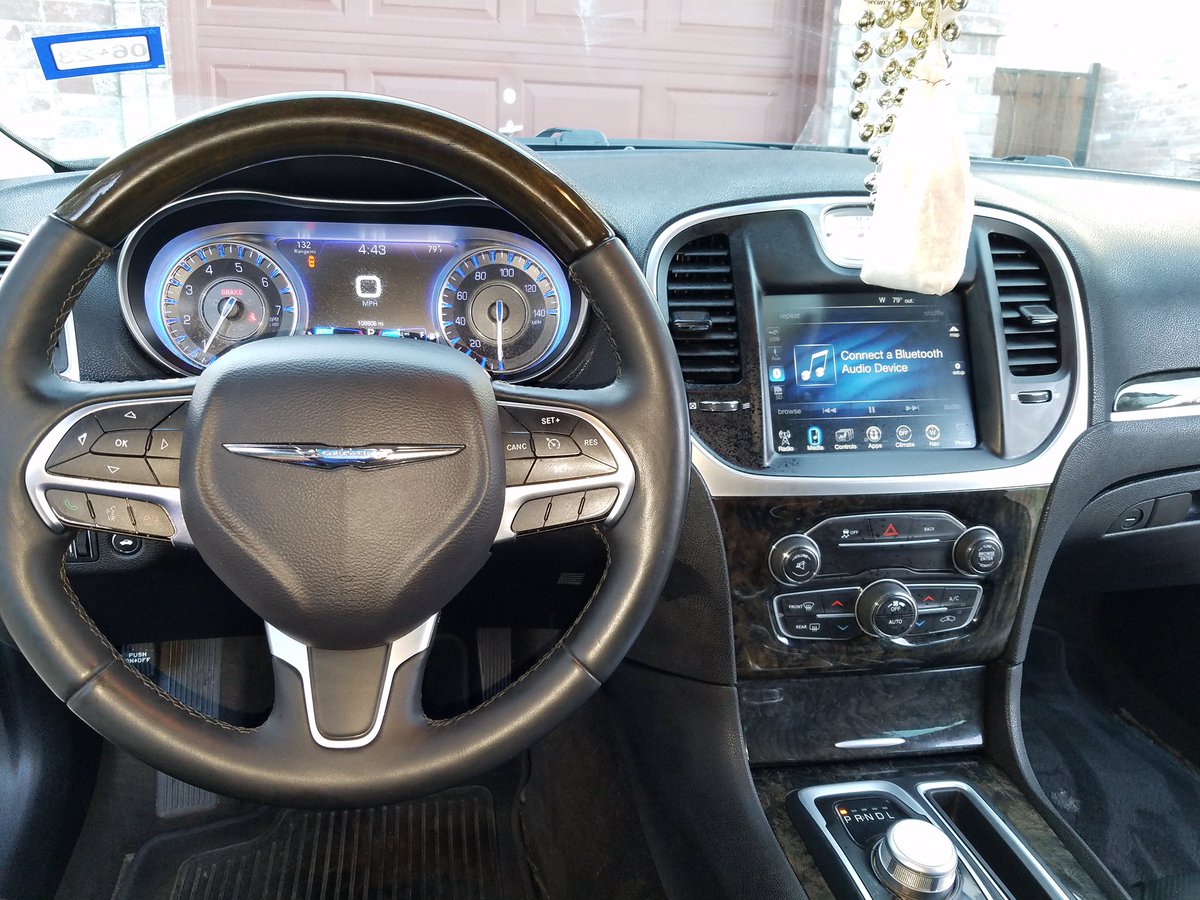 ShoweAuto's tweet image. Interior Cleaning of a Chrysler 300 completed over the weekend! Starting off the year strong 💪