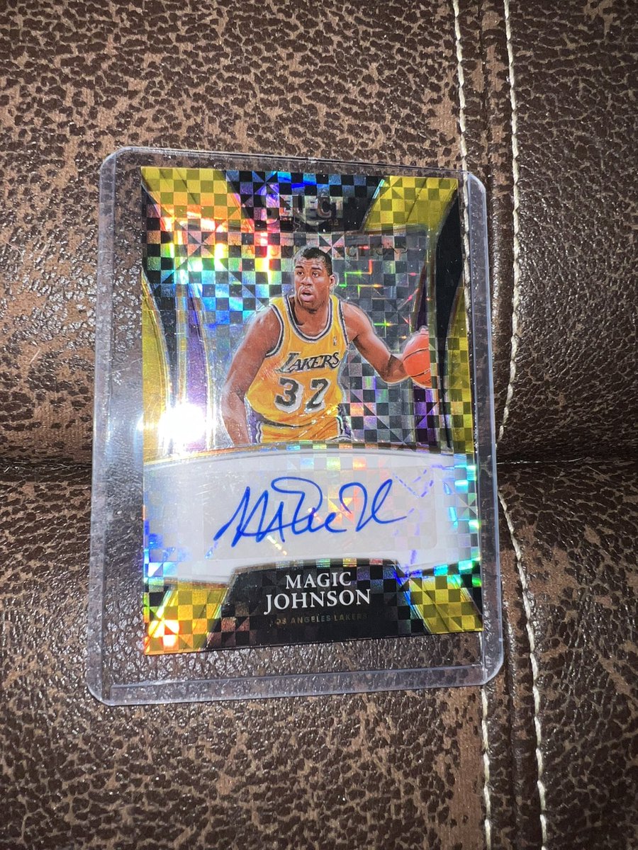 I just pulled a 5/10 Magic Johnson Panini Select!!! 😵😎😎 #paniniselect #signatureseries #magicjohnson #LALakers #BasketballCards