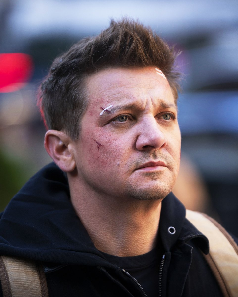 BREAKING: Jeremy Renner is in 'critical but stable condition' after being airlifted to a hospital following a snow plowing accident: thedirect.com/article/jeremy…