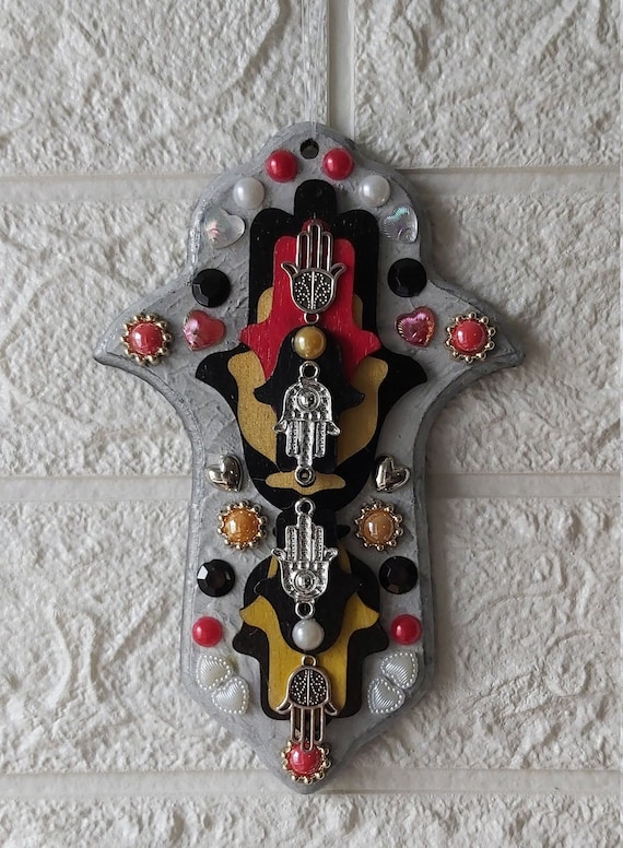 NomiBachar's tweet photo. 3D Silver  Hamsa Hand Wall Art, https://t.co/L9IwSkFCfO #jewishwallart #middleeasterncharm #newhomegift #hebrewblessing #spiritualwalldecor @etsymktgtool https://t.co/DGlmNvP7yd