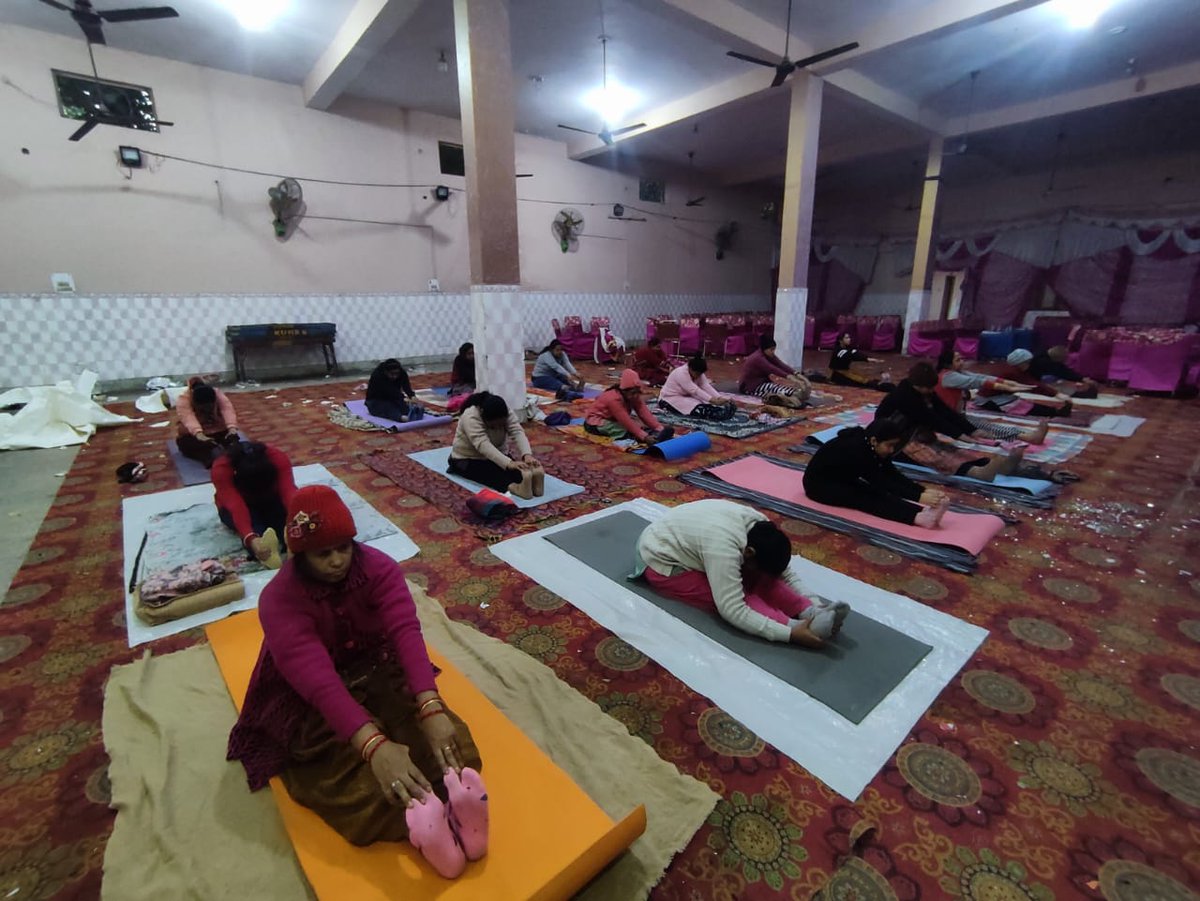 Dillikiyogshala's tweet photo. "दिल्ली की योगशाला"- yamuna vihar, c-5
#DilliKiYogshala
#दिल्लीकीयोगशाला 
#Yoga https://t.co/U35hkKGG3f