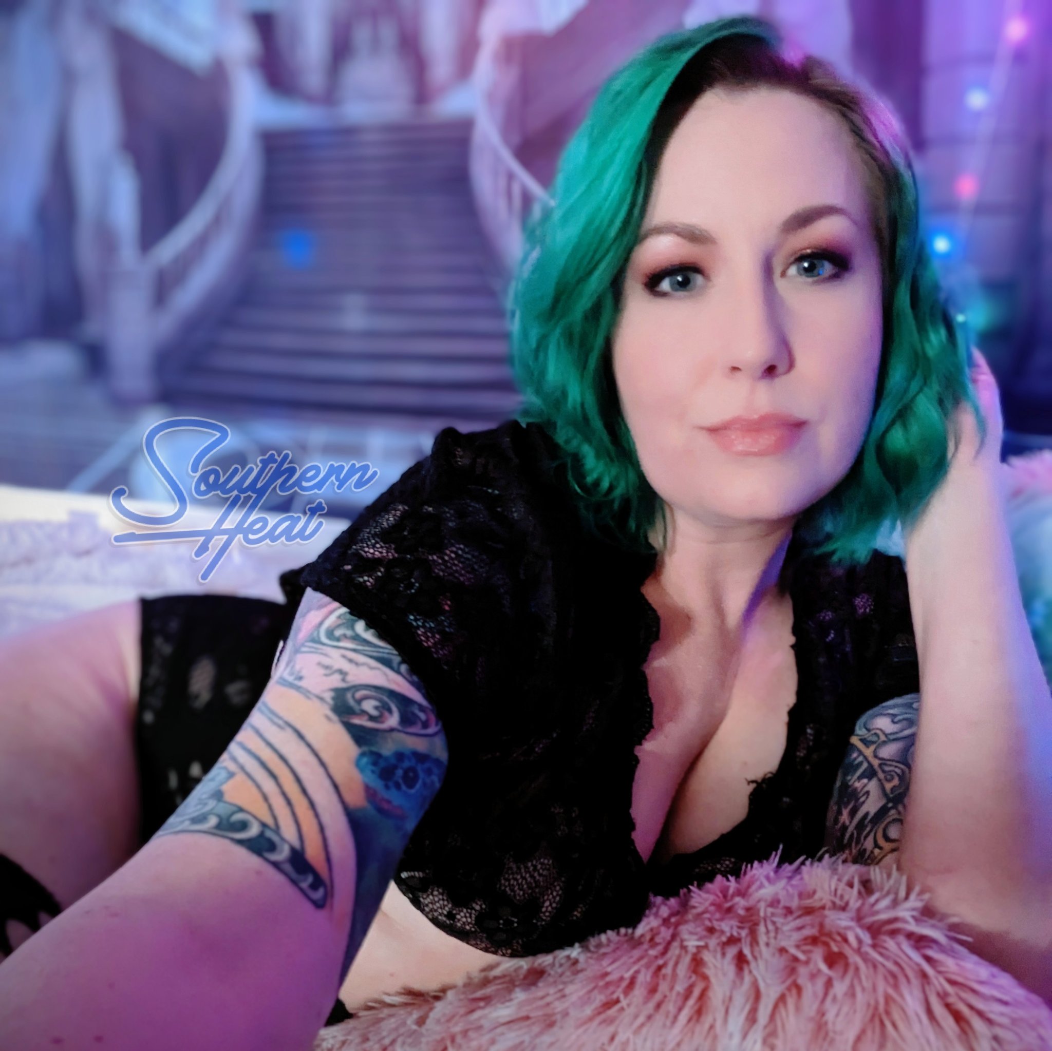 Happy 2023 to you and yours. Pet an animal, hug a human, be kind to each other. 💚 #ManyVids #Discord #milf #HappyNewYear https://t.co/INIqwe8FZ8