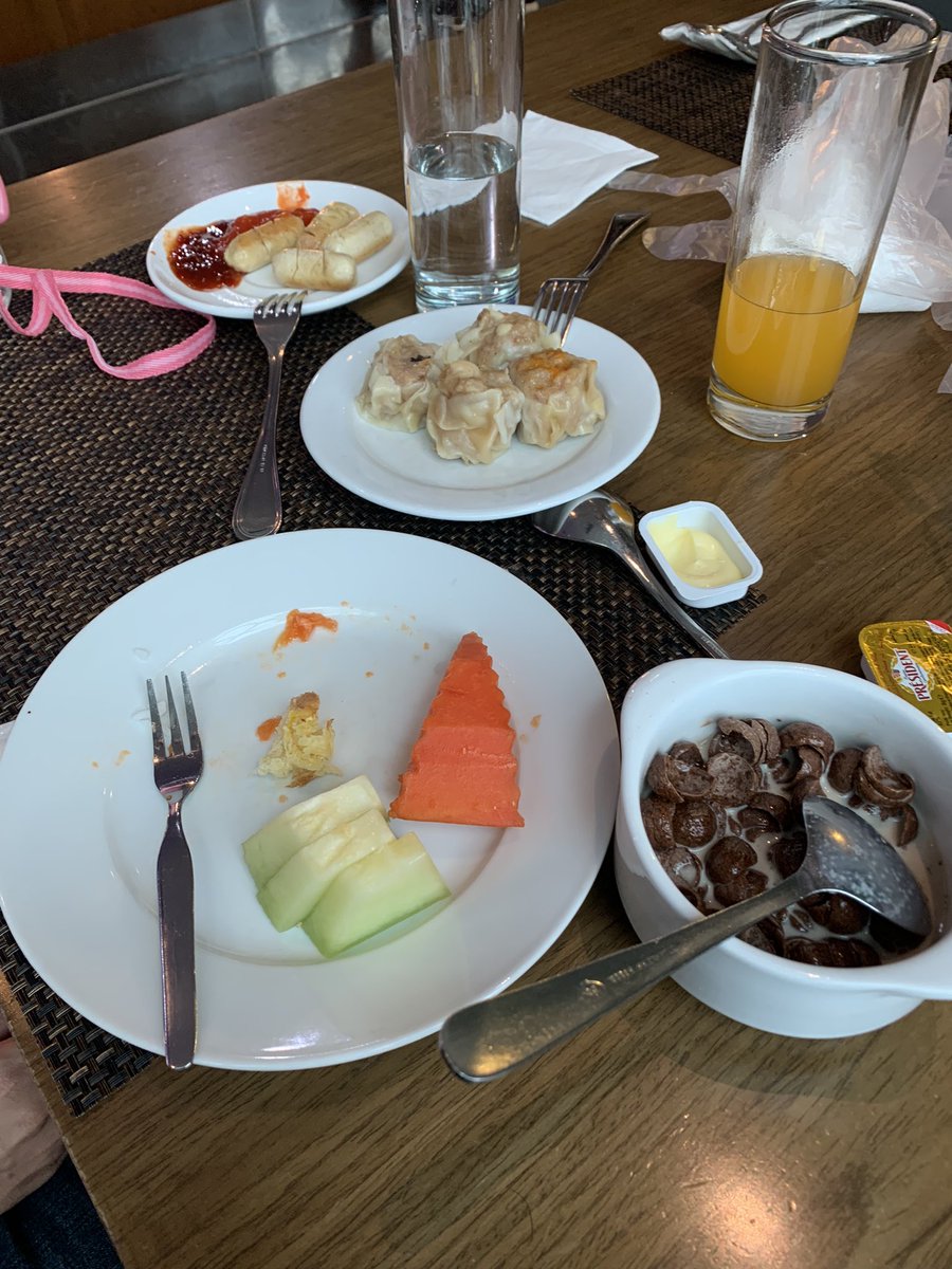 Guis rekomendasiin hotel yang sarapannya banyak dan enak itu dong