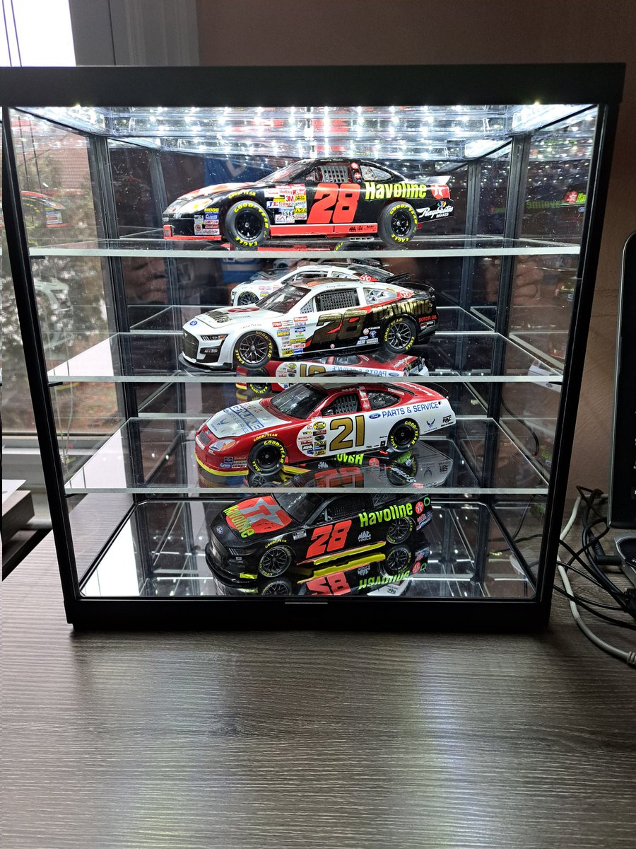 Wife got me a really nice case to properly display some builds 😁