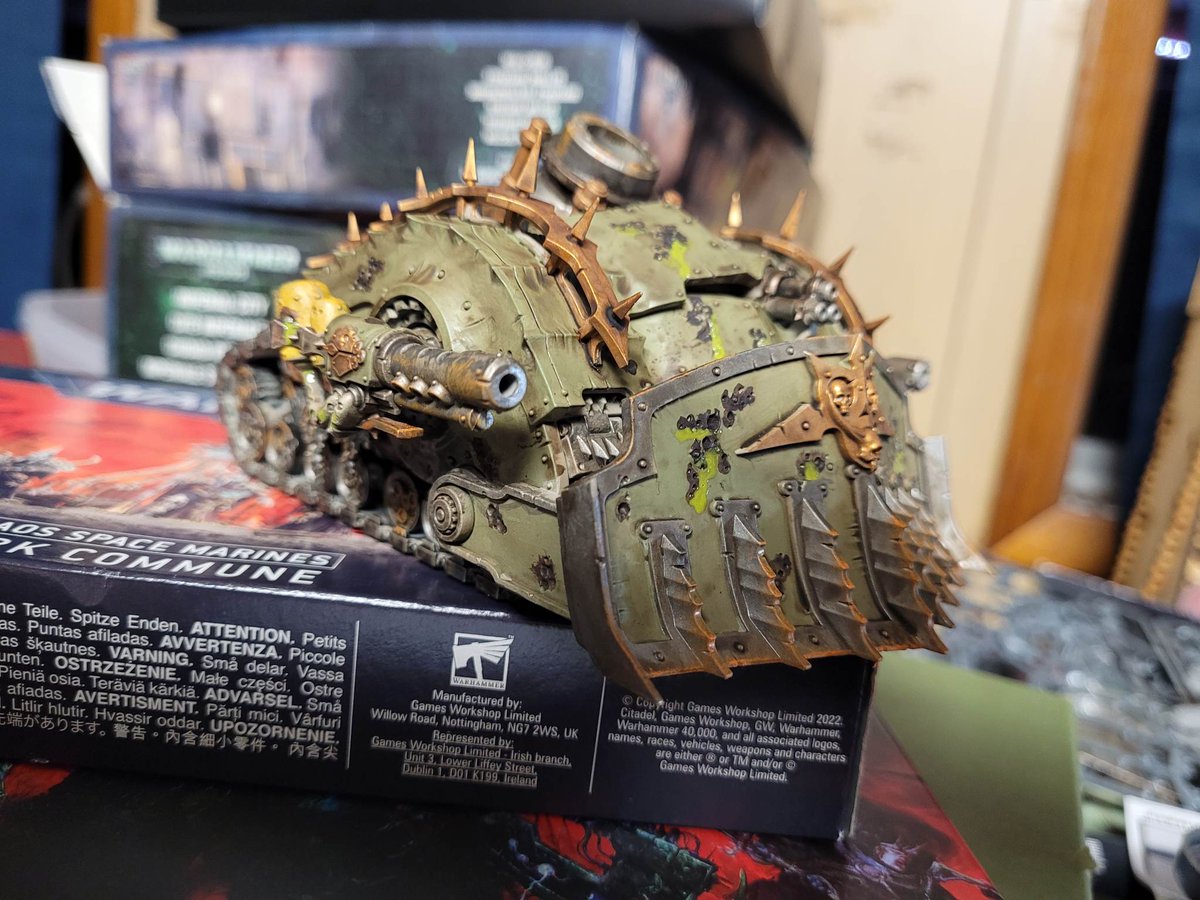 VoiceoverB's tweet image. Finally got around to painting my plagueburst crawler!
#warhammer40k #miniaturepainting #deathguard
