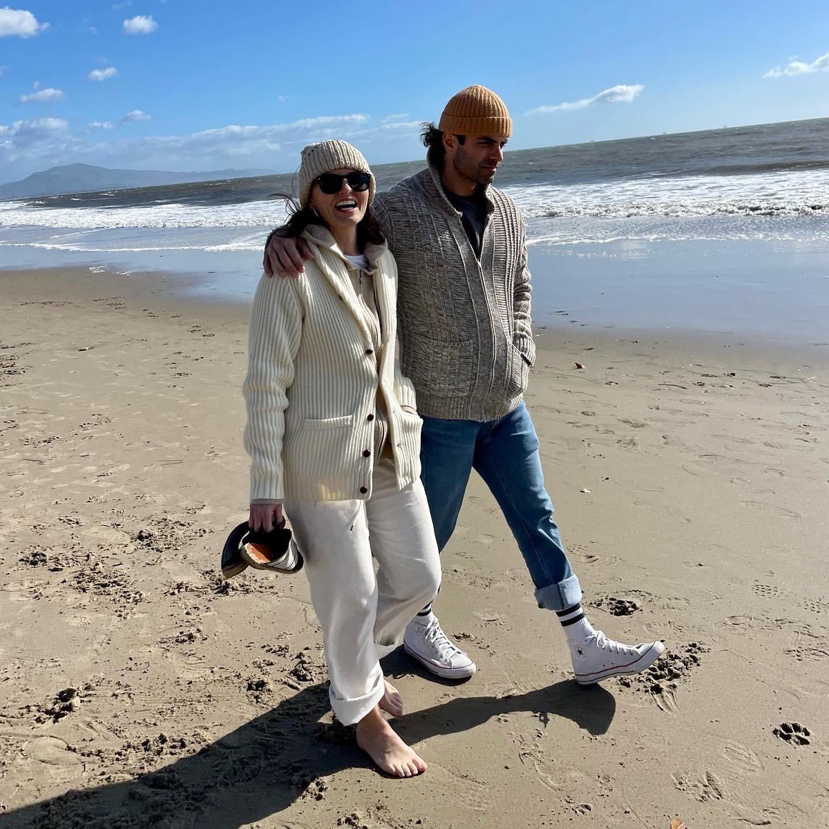 2023 from Jennifer Morrison <a href="/jenmorrisonlive/">Jennifer Morrison</a>  post … ft Gerardo Celasco walking on the beach #jennifermorrison <a href="/gerardocelasco/">Gerardo Celasco</a>