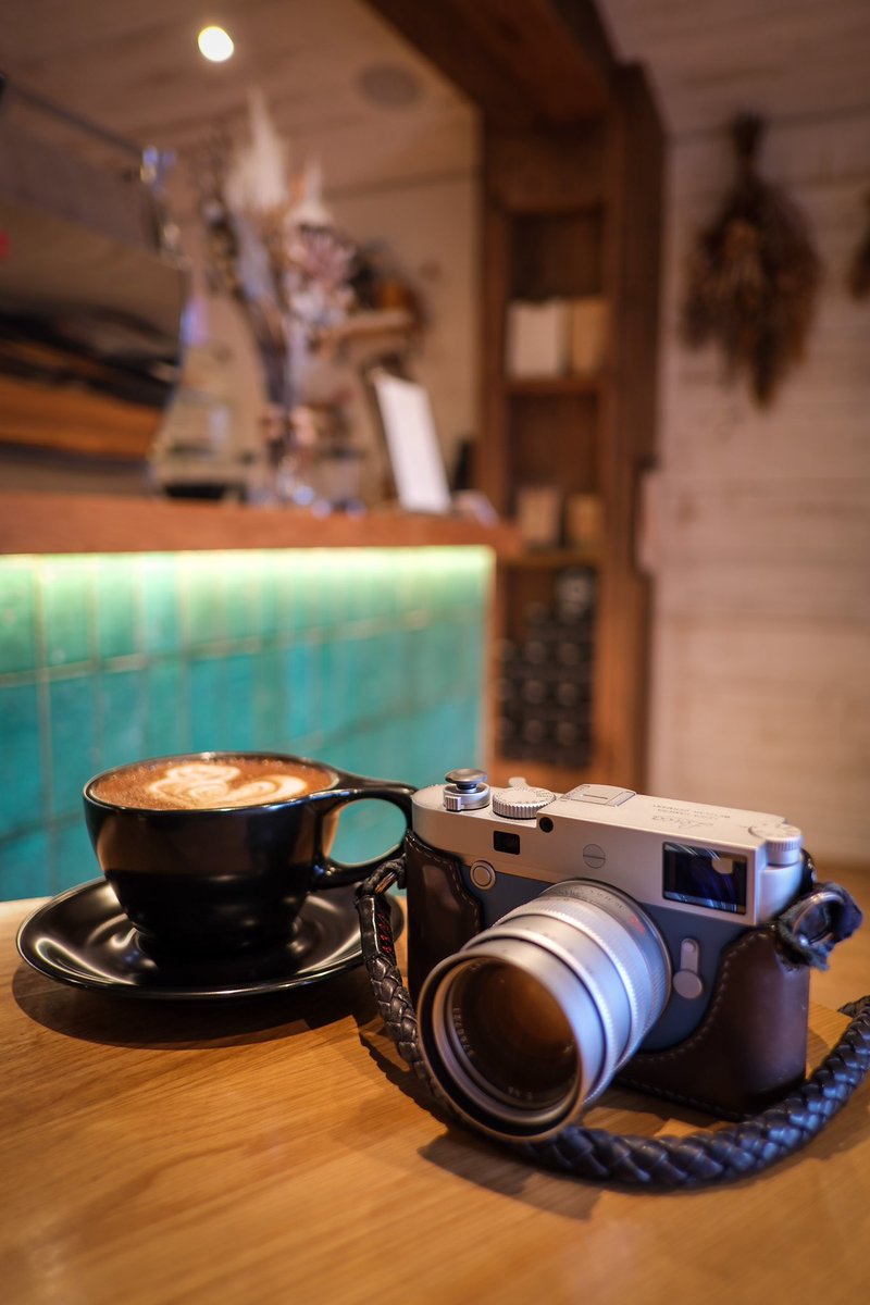 itoo0704's tweet photo. Today's partner.
.
Leica M10-P
.
Leica Summilux-M 1:1.4/50 3rd.
.
.
【FUJIFILM X-T5 × FUJINON XF18mmF2 R】
.
初めて来たお店ですが、マスターに「いいカメラですね!ズミルックスですか?」って聞かれました。
.
#Leica #LeicaCamera
#ライカに恋して
#野方 #COFFEECHROME https://t.co/if7xrRbG1R