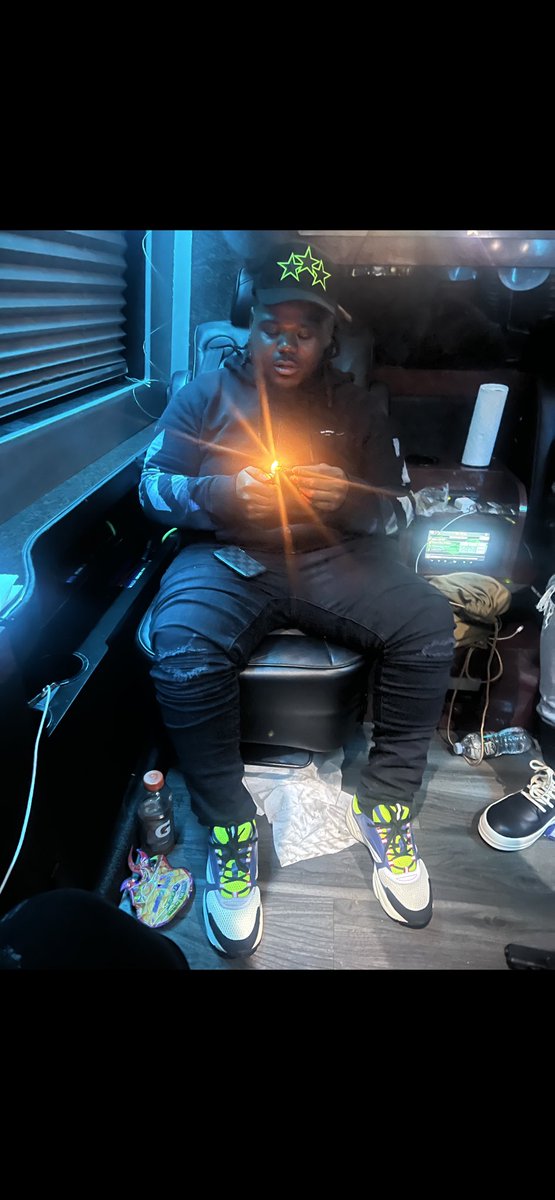Geez_FTF's tweet photo. STURDY 🦅👣
#HNY ✍🏾 https://t.co/Co7b7iTOe2