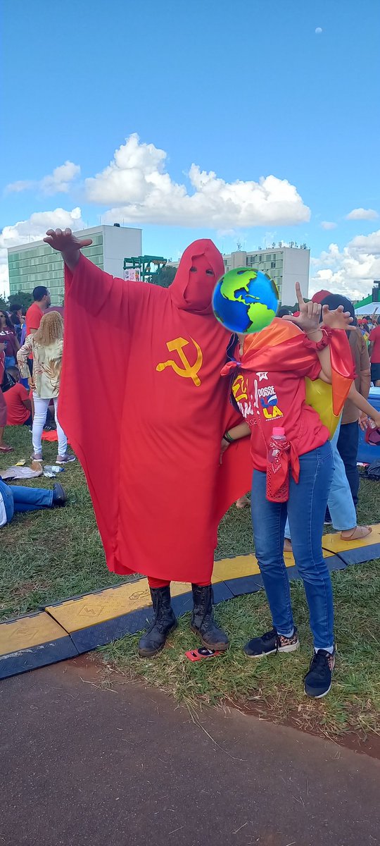 mwrmadia's tweet photo. vdd concordo ((feat fantasma do comunismo https://t.co/GU93a0GJCy