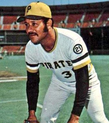 EmulateClemente's tweet photo. 🚨 Math Corrected Tweet 🚨
#FYI 50 Years ago the @Pirates became the 1st Team to wear a Memorial Patch on their Jersey when they honored Roberto Clemente with a 21 Patch on the left sleeve during the 1973 Season.
#Retire21 🇵🇷 
@UniWatch @PhilHecken @ToddRadom @JWolperPGH https://t.co/yAmK4HJFXJ