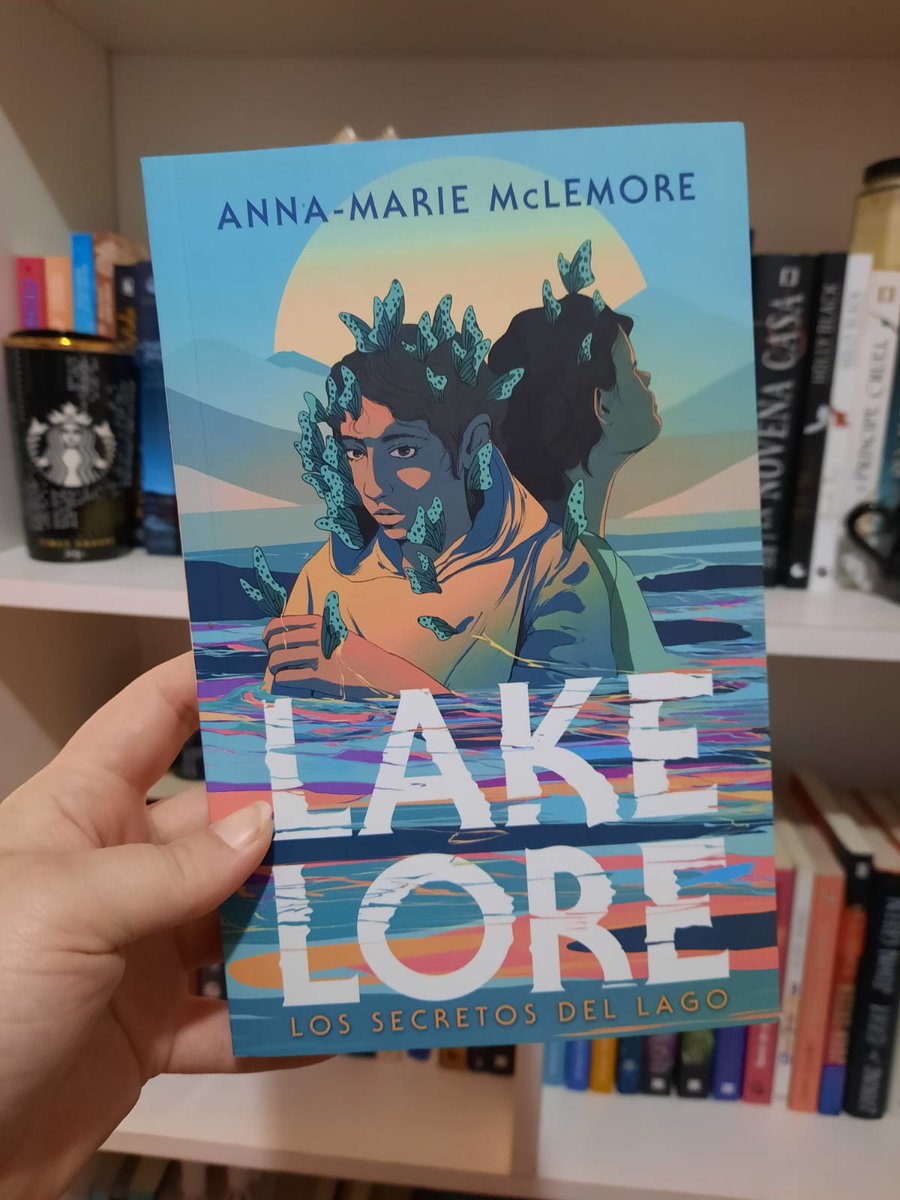 MalenaKrueger's tweet photo. Nuevo libro de une de mis autores preferides ❤️ @LaAnnaMarie
#LakeLore
Queer ✔️
Protagonistas no binaries ✔️
Salud mental ✔️
Un mundo en la superficie y otro bajo un lago ✔️ https://t.co/RWtozkRPEf