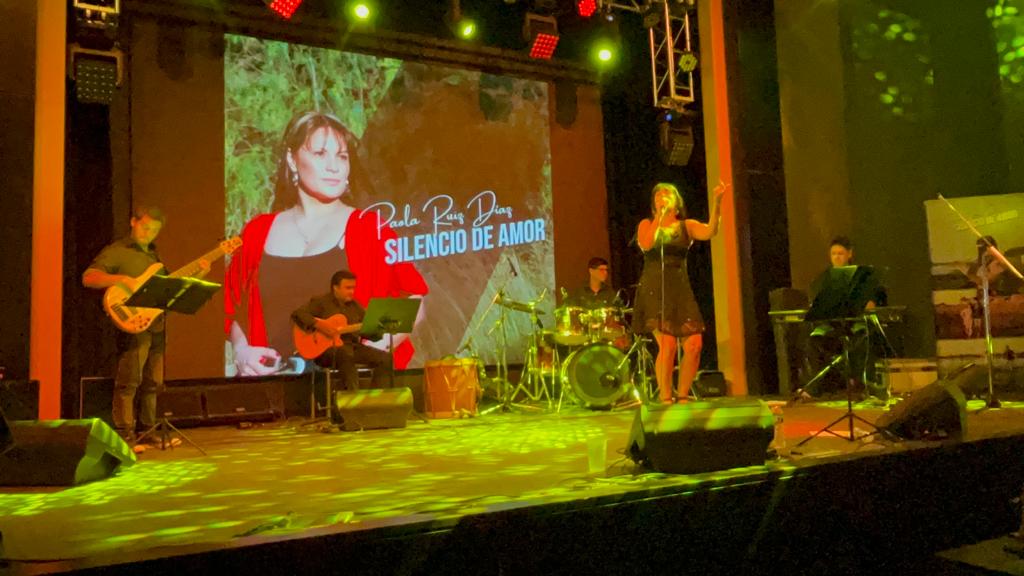 PAORUIZDIAZ16's tweet photo. Viernes 30/12.. CASINO CLUB.. @CasinoClub_SA Sta Rosa La Pampa.. Presentación del Disco Silencio de amor y Festejo de 38 años en la Música!! https://t.co/QvVfjfnoxx