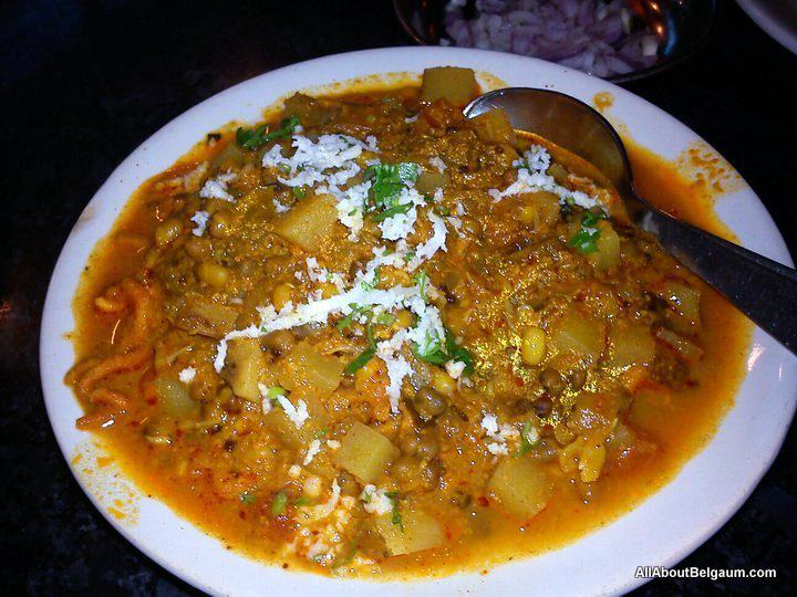 allaboutbelgaum's tweet photo. Misal at Ajanta #belagavi is distinctively different.unique blend of spices/flavors makes it a truly remarkable.combination of savory and spicy ingredients creates a tantalizing taste that is sure to tantalize your taste buds. https://t.co/XEW7RwMdI5