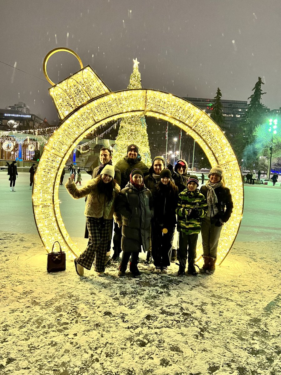 ConectateNash's tweet photo. 👪 #family
#canada #canada🇨🇦 #nashchaparro #nashproductions #calgary #yyc #radio #conectateconnash #uofc #cjsw #friends #journalist #photooftheday #winter #photography #fashion https://t.co/fVSZnaB9xS