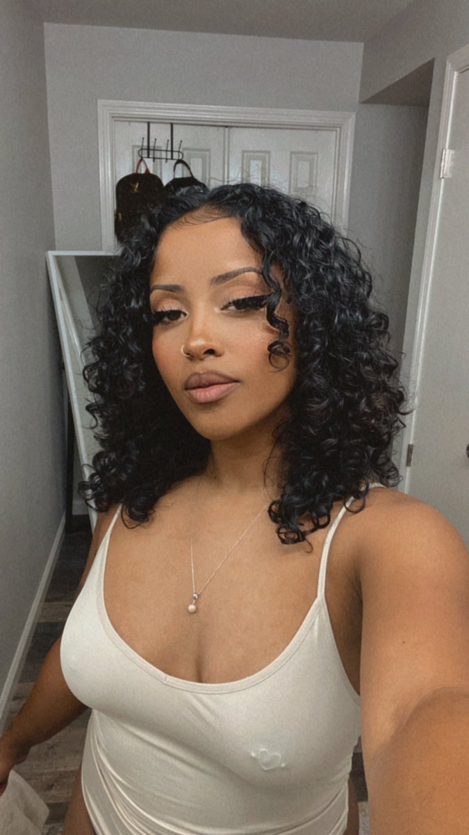 zsatia's tweet image. Rare