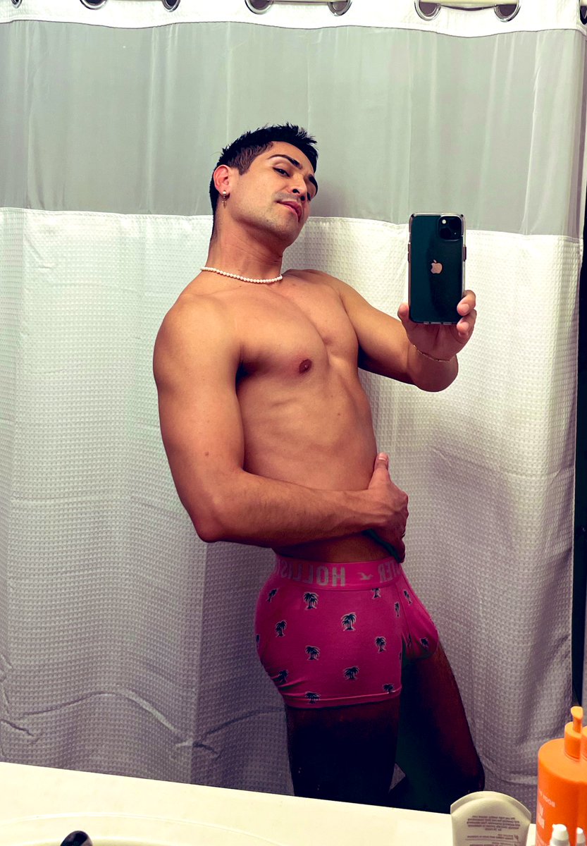 edderlez's tweet photo. Join me in the shower ?
.
.
#shirtless #undies #shower #selfi #sexy #sexyman #hot #hotstuff #follow #like #pinkundies #male #malemodel #canadianman https://t.co/ba6wlVPrYV