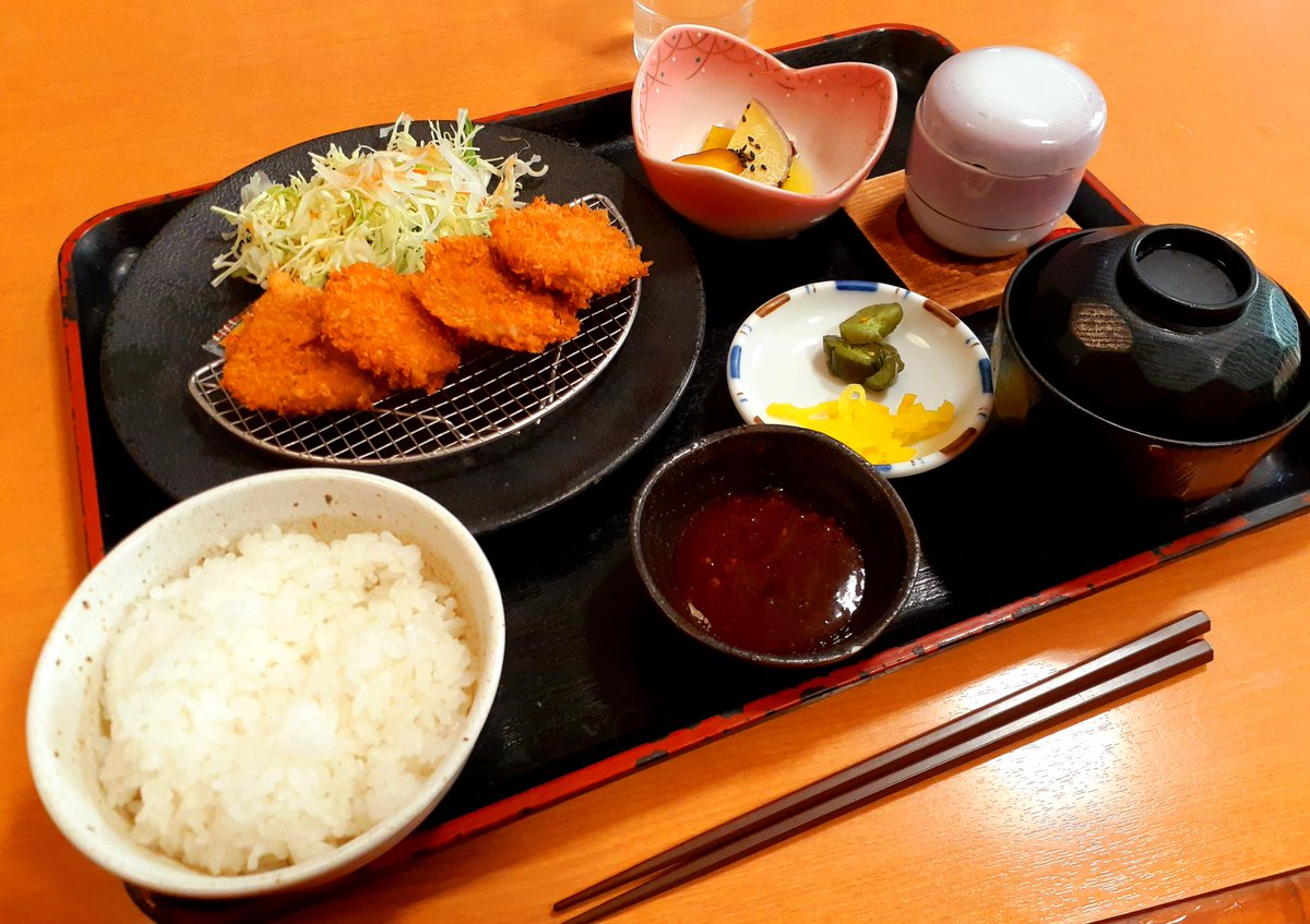 「新年初外食 」|オクトパスプライム・アヒージョ🚑のイラスト