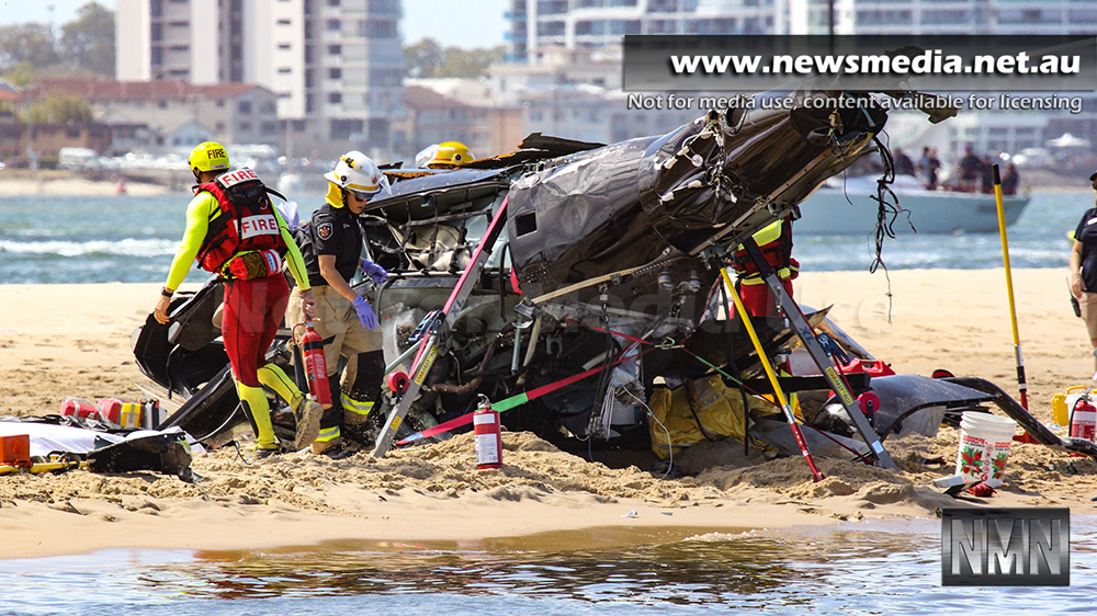 NewsMediaNetAU's tweet photo. Three feared dead after two helicopters crashed on the Gold Coast in QLD Australia near Sea World. #helicoptercrash https://t.co/vm77Gb4FY8