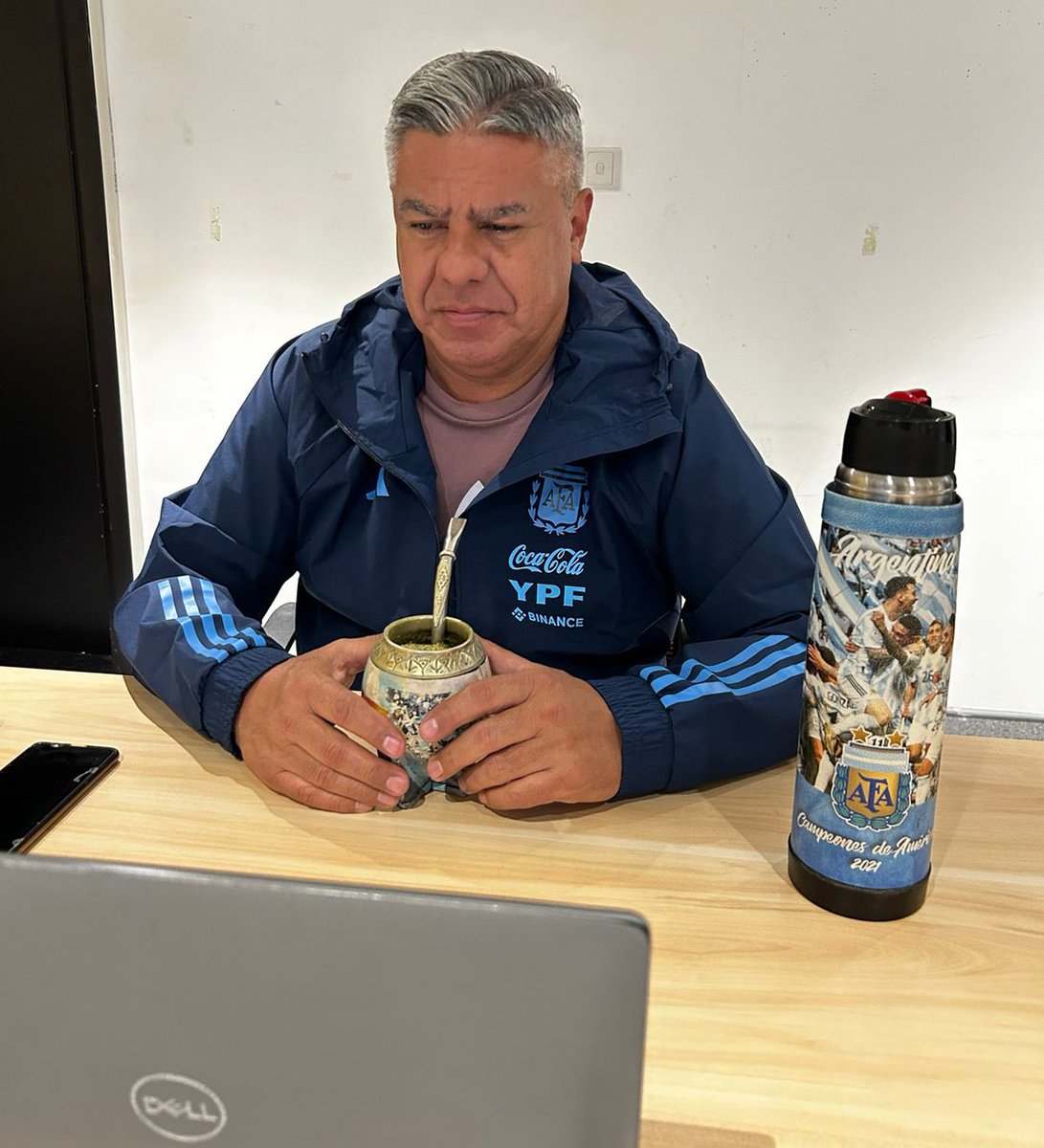 ftkthh's tweet photo. sigo sin caer en que prefirieron al gordo parrillero de ariel k NUNCA HACE NADA antes que a coti, falleció el entretenimiento #GH2022 https://t.co/pbR21iykc1