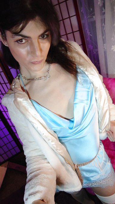 I had a lot of fun last night. Here's what was under that dress 😆 https://t.co/flO7JXaOGM