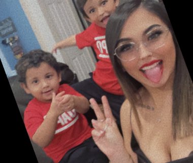 Frausto23J's tweet photo. #NewProfilePic #Happynewyear From My Honeys &amp; I 🍯 💛 💛 https://t.co/ah2CqreDa4