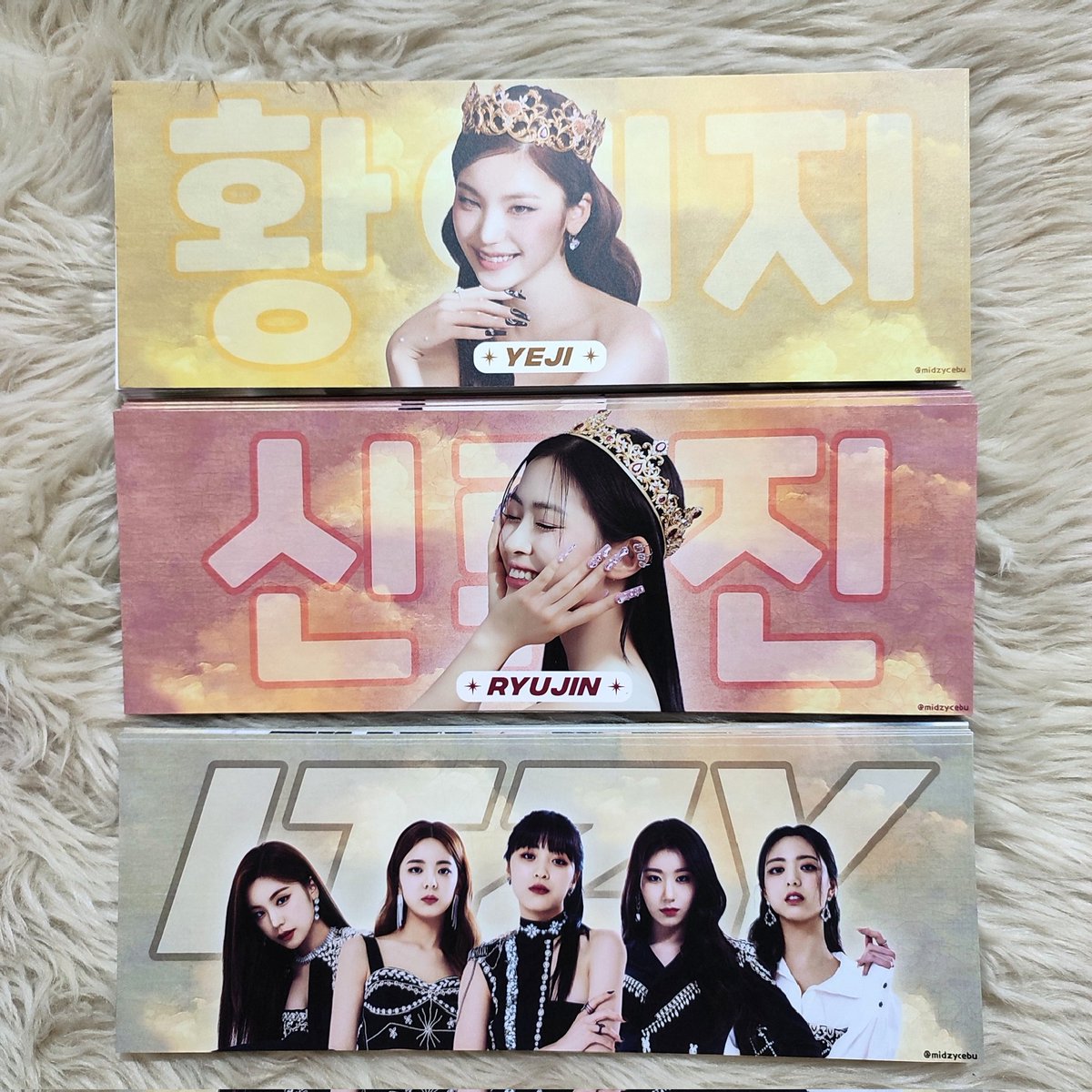 litratoroid's tweet photo. #LitratoroidSamples 🌷

Thank you @midzycebu for choosing our shop in printing these ITZY banners for their first world tour! 💗 

✨ tags: wtb lfs printing services photocard printing handbanner printing kpop itzy enhypen bts sb19 kaia nct straykidz https://t.co/fBR5JoNPO1