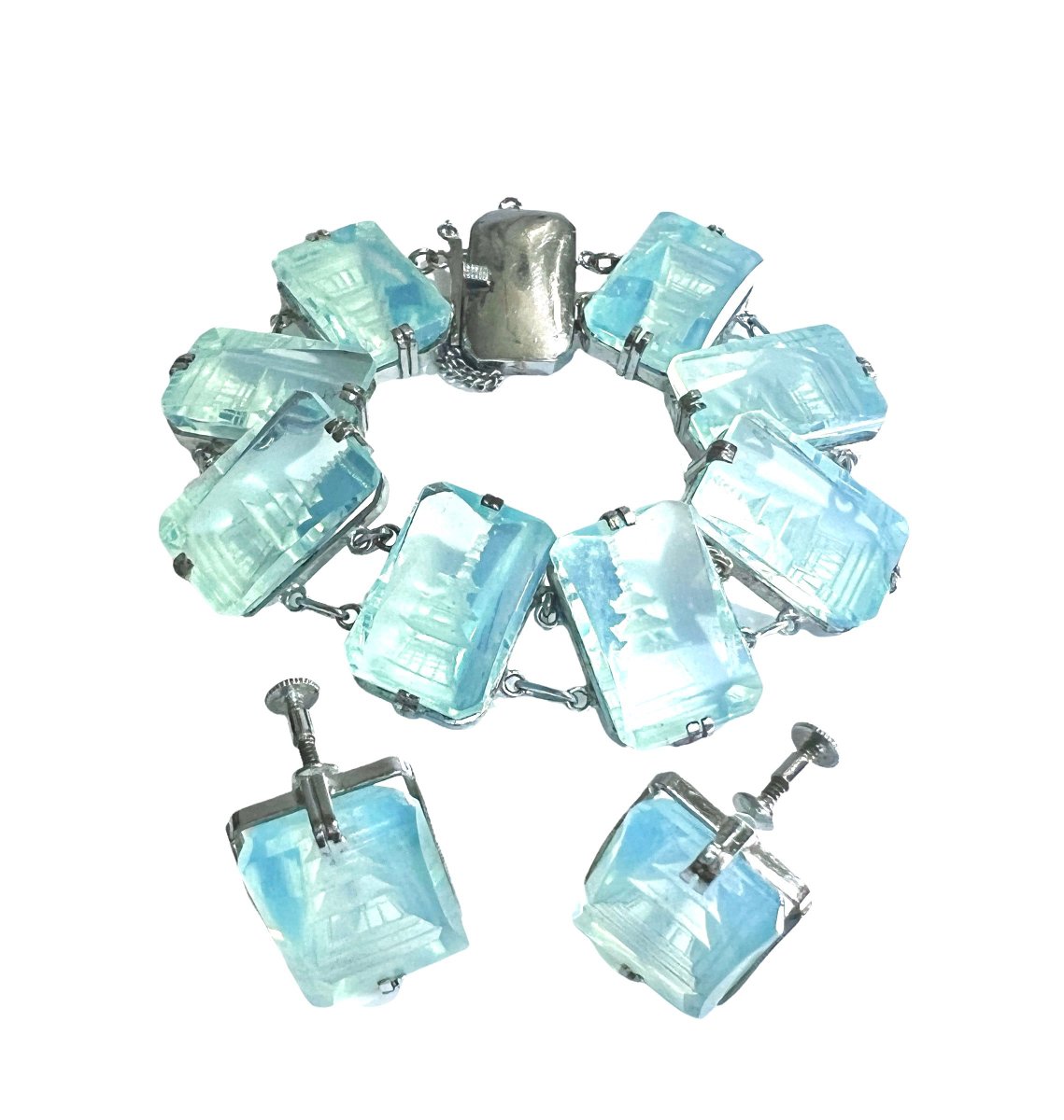 VintageImagine's tweet photo. Japanese Sterling Silver Demi Bracelet & Earring Set Carved Crystal Links Pagoda Intaglio Rectangle Crystal Panels Mid-Century Gift for Her #VintageSet #VintageDemi
$278.25
➤ https://t.co/knRyPQDIqP https://t.co/qEktxcETfL