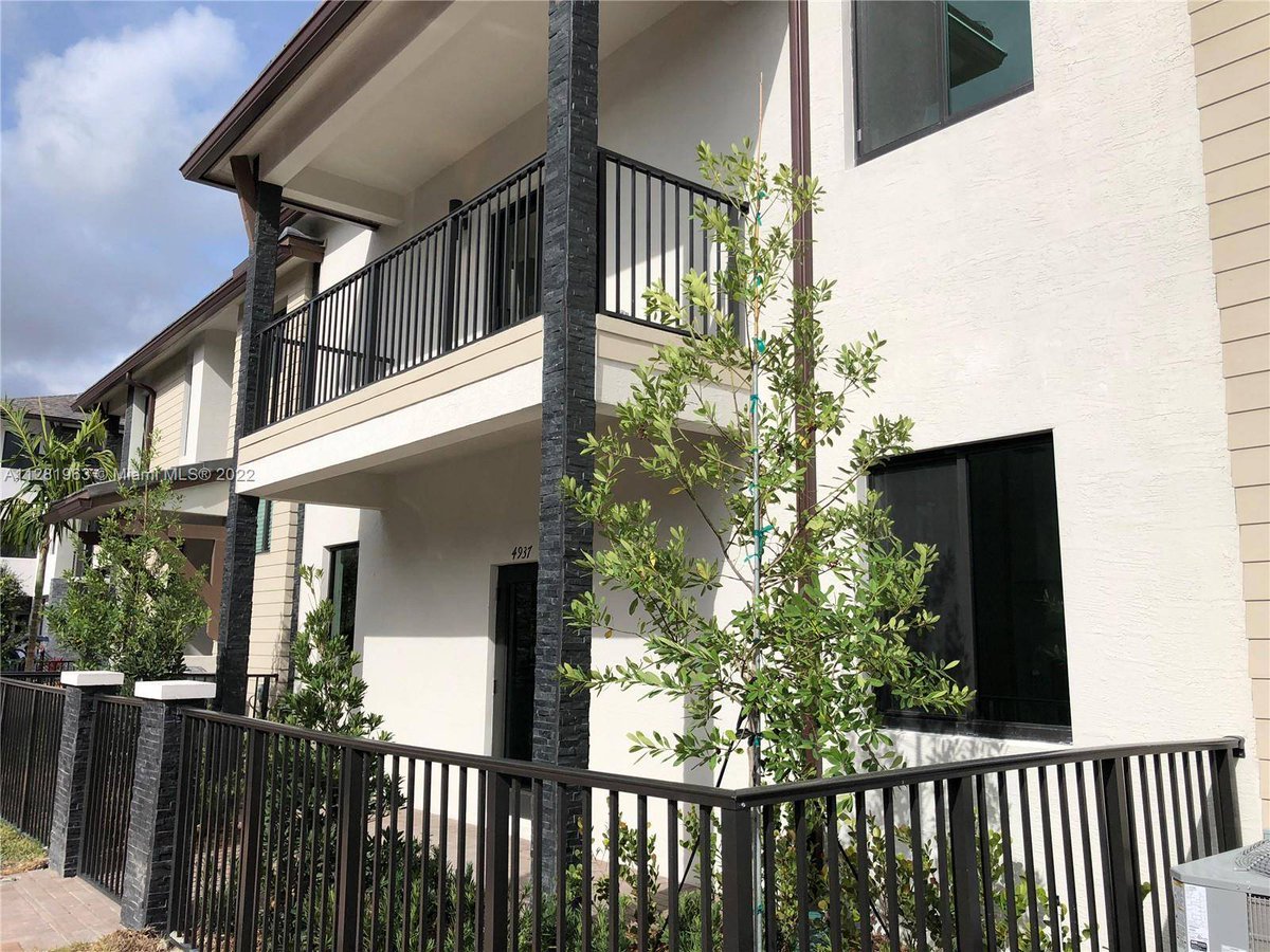 pinerotitle's tweet photo. 4937 NW 84th Ave, Doral, FL 33166 just hit the market!
Take a look at this awesome space: https://t.co/w2oDEwKXt9 https://t.co/ihTUJ0baPO