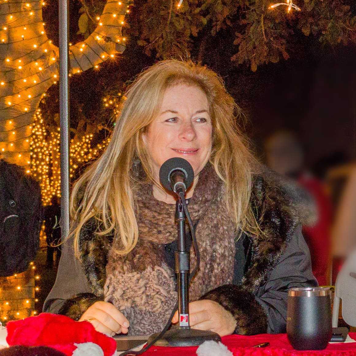 HumansofUCSB's tweet image. 𝐋𝐢𝐬𝐚 𝐎𝐬𝐛𝐨𝐫𝐧
𝐍𝐞𝐰𝐬 &amp;amp; 𝐏𝐮𝐛𝐥𝐢𝐜 𝐀𝐟𝐟𝐚𝐢𝐫𝐬 𝐃𝐢𝐫𝐞𝐜𝐭𝐨𝐫 𝐊𝐂𝐒𝐁 𝐅𝐌

“As a career news anchor and radio host, I never dreamed that I would ever work at a university..."