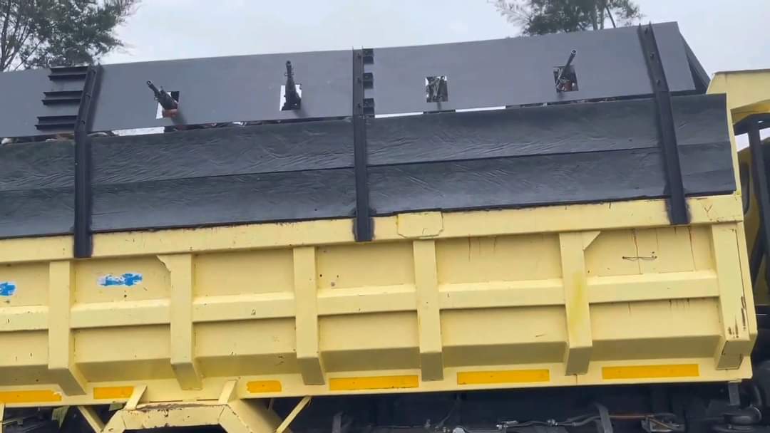 LembagaKERIS's tweet photo. Autobots, roll out! 

Patroli keamanan gabungan Yonif Raider 303 Kostrad bersama Satgas Elang di Ilaga Papua

Sumber : https://t.co/YsLnkmkwUK https://t.co/O9pi7NUIPq