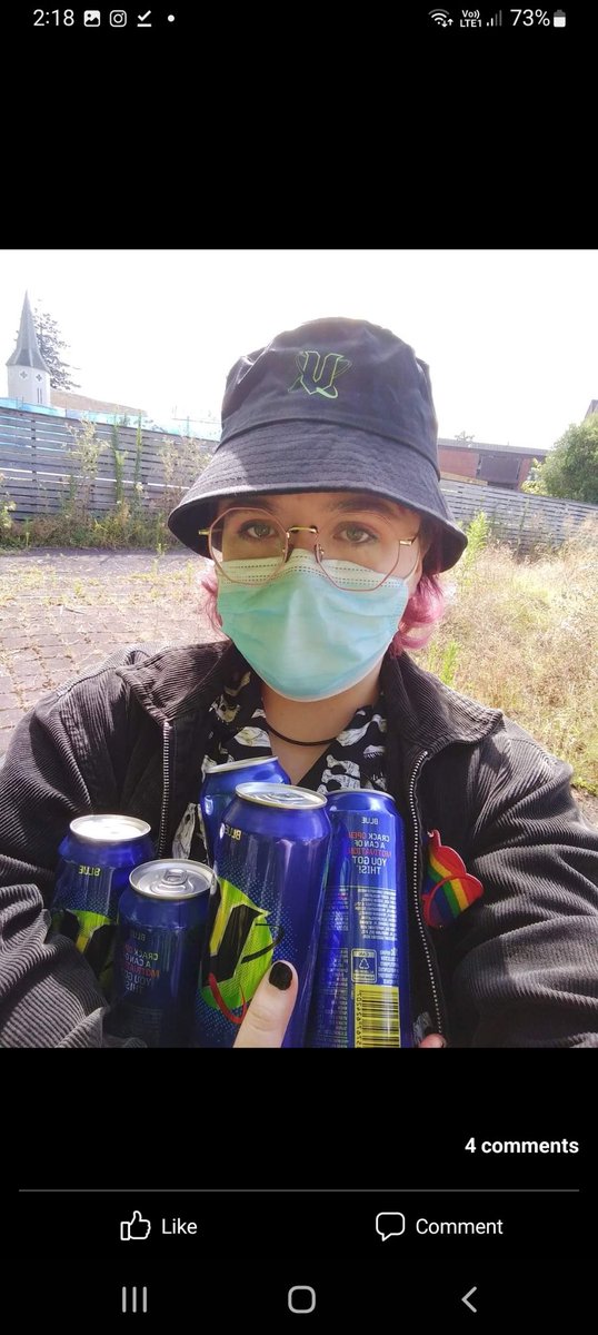 hellonearth2001's tweet image. This photo of me is literally a year old but a year of raw dogging mental illness has turned me into a ghoul so let me pretend I'm still funny silly bucket hat girl from January 8th 2022 for one more week please