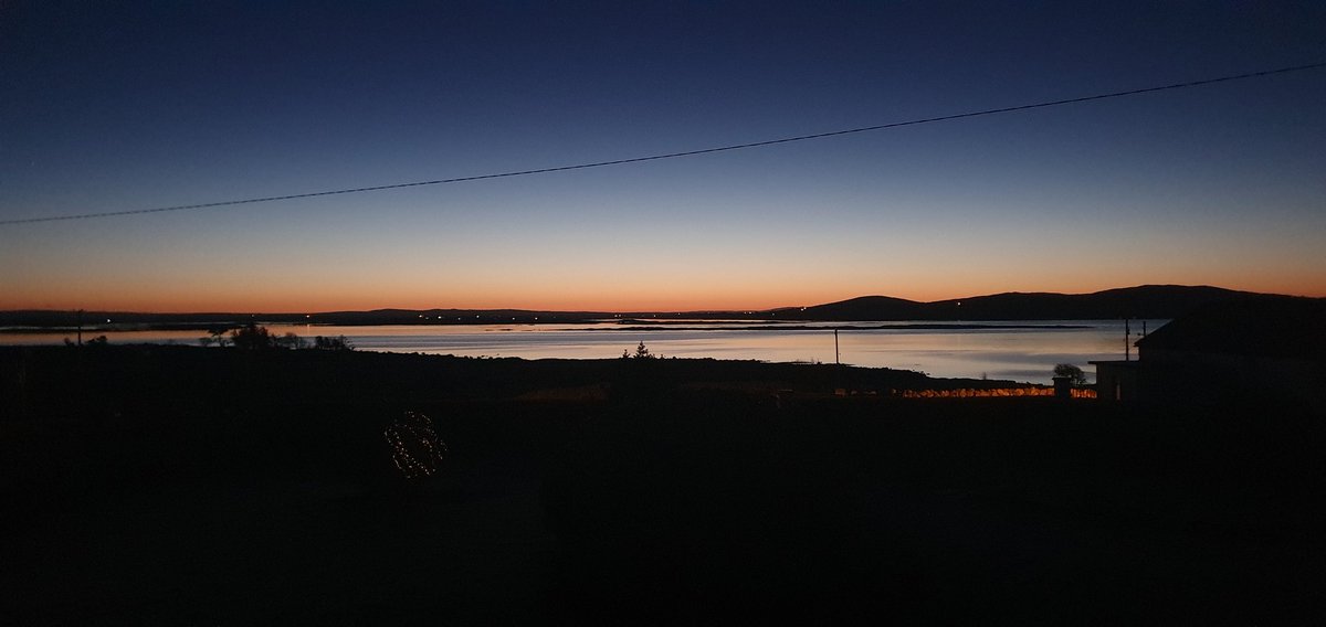 mgal1020's tweet photo. The #dawn of day. A #frosty 5° start #Galway #Connemara #Conamara #sunrise #WildAtlanticWay https://t.co/DlB4y4wtJ4