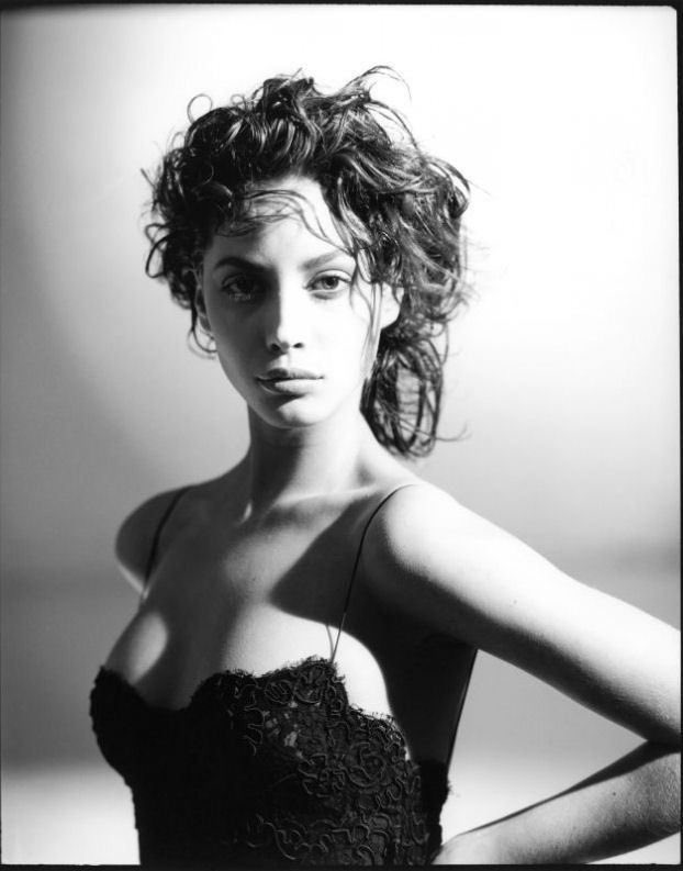 Christy Turlington is an American model and humanitarian!

#BornOnThisDay 🎂 #ChristyTurlington 

📷by Arthur Elgort | New York City (1987)