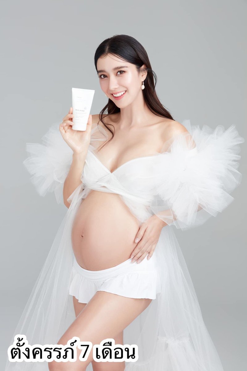 Eves_th's tweet photo. แม่ไอซ์ไว้ใจใช้ "อีฟส์ออยล์" ตั้งแต่รู้ว่าท้อง 🤰🏻❤️
จนใกล้คลอดแล้ว ท้องก็ยังสวยไม่มีรอยแตกเลยค่าา

#แม่ลูก1 #อีฟส์ออยล์ #ถ้าท้องต้องอีฟส์ #ไอซ์อภิษฎา #แตกลาย #แตกลายหลังคลอด #ท้องแตกลาย #ท้องแตกหลังคลอด #ผิวแตก #ผิวแตกลาย #ผิวแตกลายหลังคลอด #คุณแม่ #Eves #อีฟส์ #ก้านฝ้ายขายอีฟส์ https://t.co/75qnNLYniC