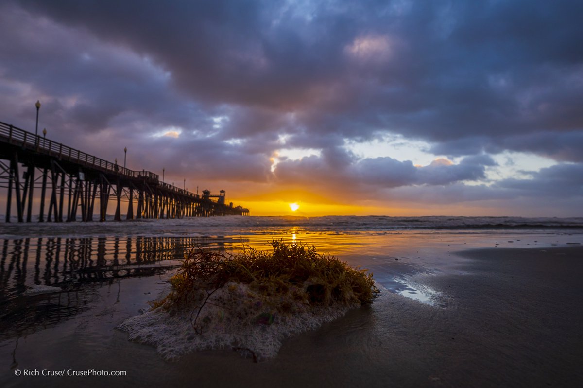 RichOnOWN's tweet image. #FirstSunset of 2023! @VisitOceanside  @visitsandiego @VisitCA @NikonUSA #StormHour #ThePhotoHour #CAwx #SanDiegoWX #VisitSD #VisitCalifornia #VisitOceanside #NewYearsDay