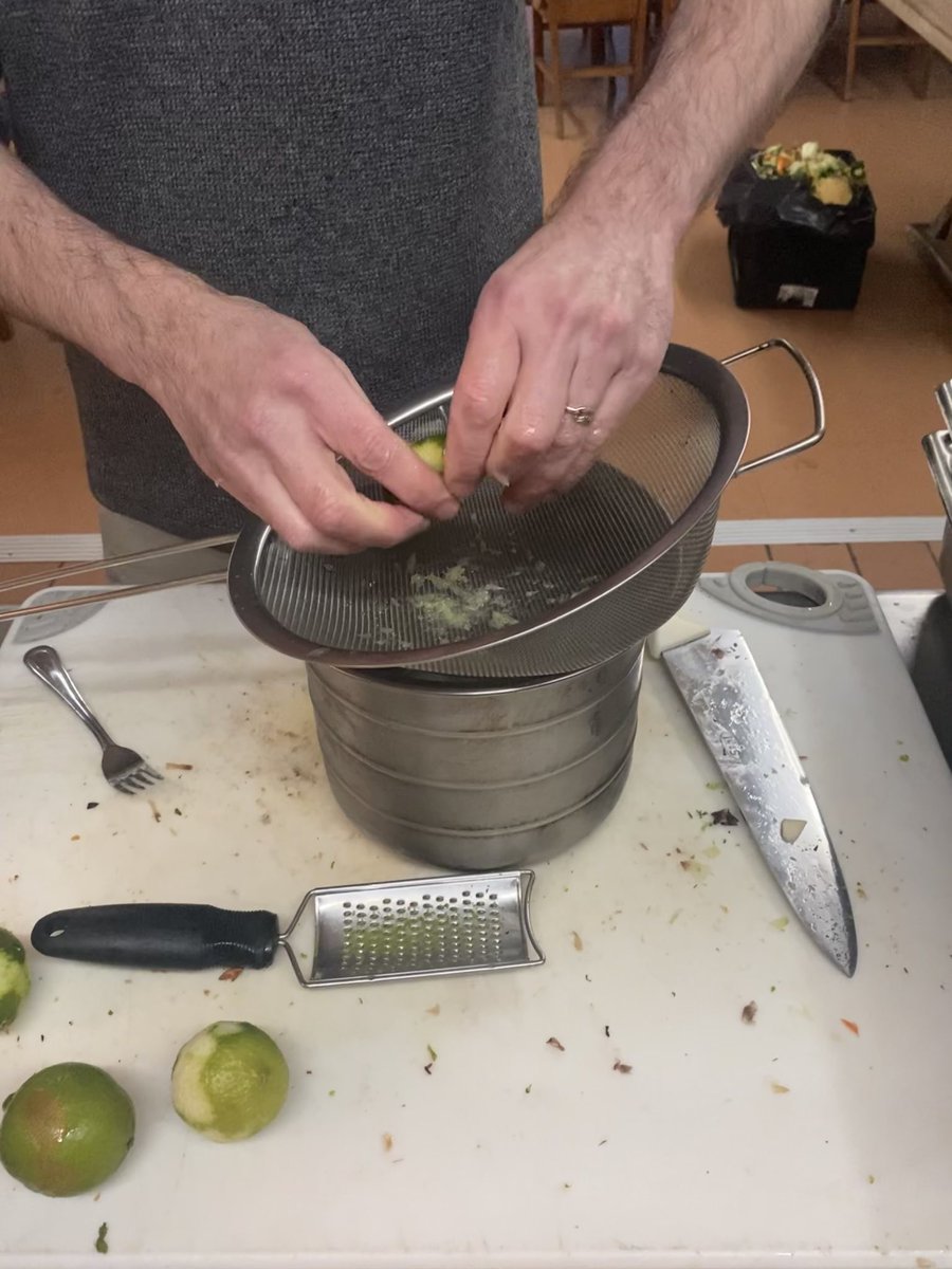LESFoodNotBombs's tweet photo. Scenes from the kitchen... https://t.co/uFUYj3r0gP