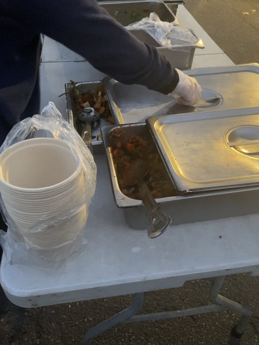 LESFoodNotBombs's tweet photo. ...and scenes from the park. https://t.co/i0Z7uTYgc9
