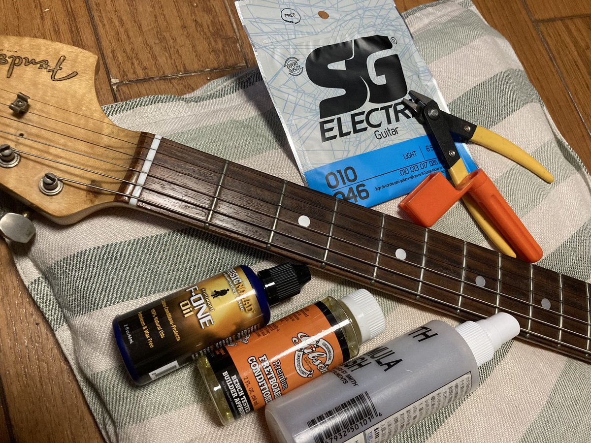 156gta's tweet image. 今からマイナンバーワンストラト年初の弦下し
 @maniman2000 のネットショップで購入した #SGstrings を張らせて頂きます！
批判が多数寄せられて来ると思われる😃オレンジオイルも準備しております！