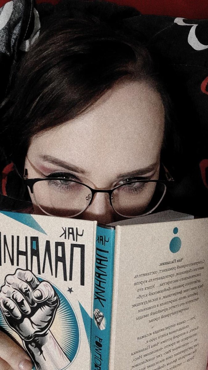 olgac2898's tweet photo. On New Year's Eve I read Palahniuk, Fight Club. I was half naked and drunk. I closed myself in my apartment and did not want to see people.I was fired from a government job. Maybe Elon Musk will invite me to work? Well, or block me on Twitter? https://t.co/YIWvLsBPBo