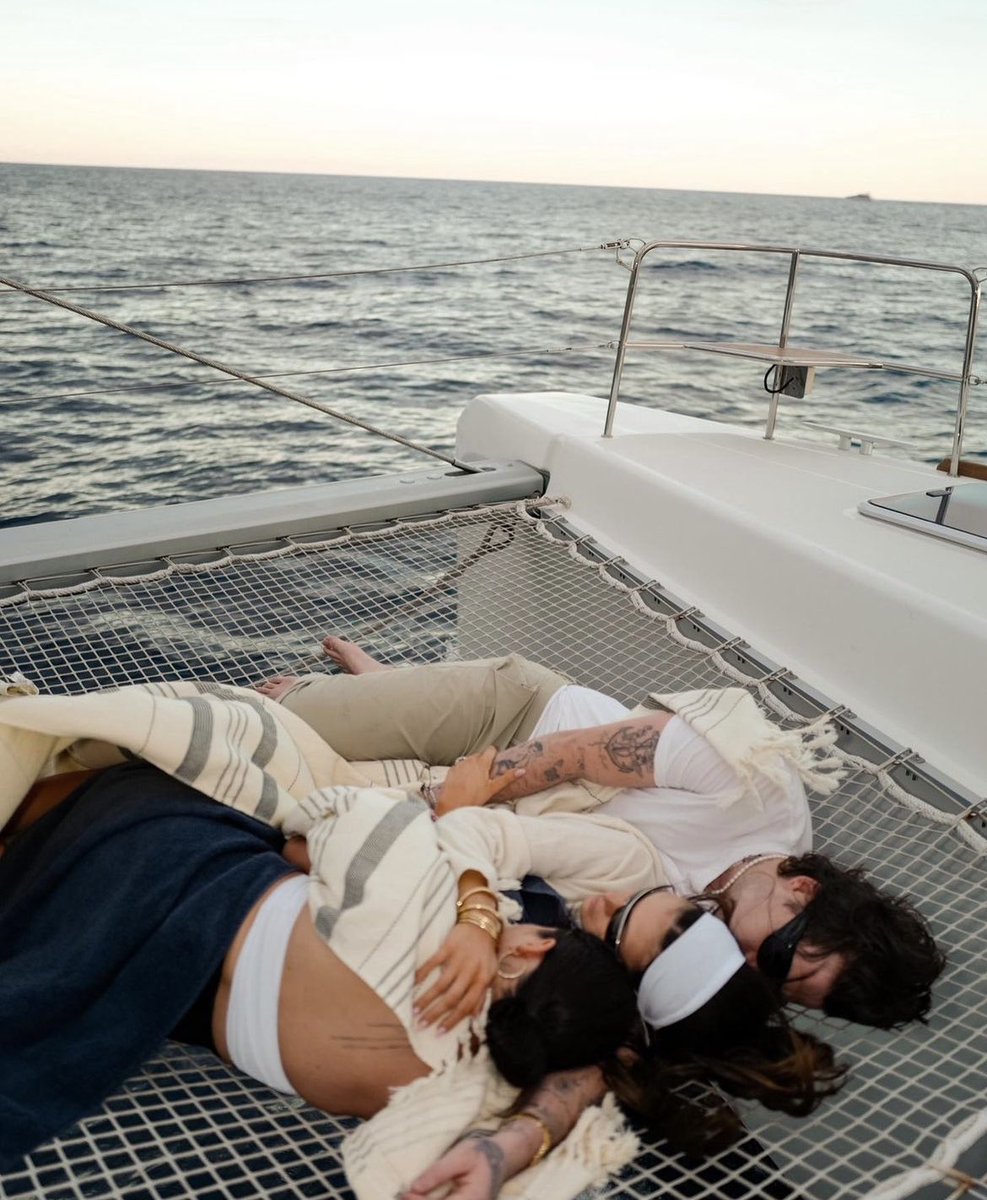 BuzzingPop's tweet photo. Selena Gomez shares new photos with Brooklyn and Nicola Peltz Beckham:
“Fine calls us a throuple #foreverplusone” https://t.co/EPUjYFNiWW