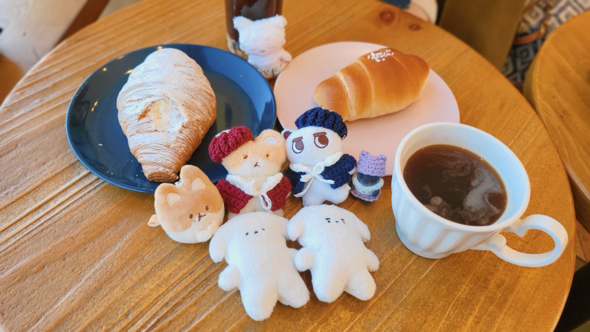gem56112's tweet photo. 처음 만났는데 마치 처음이 아닌듯한 분위기🙈💕쪼꼬미들 옹기종기 모인 것도 보고 선물도 받고 정말 힐링하고 있습니다! 멀리까지 와주셔서 감사해요, 단밀님❤️ https://t.co/ElToIFsD78