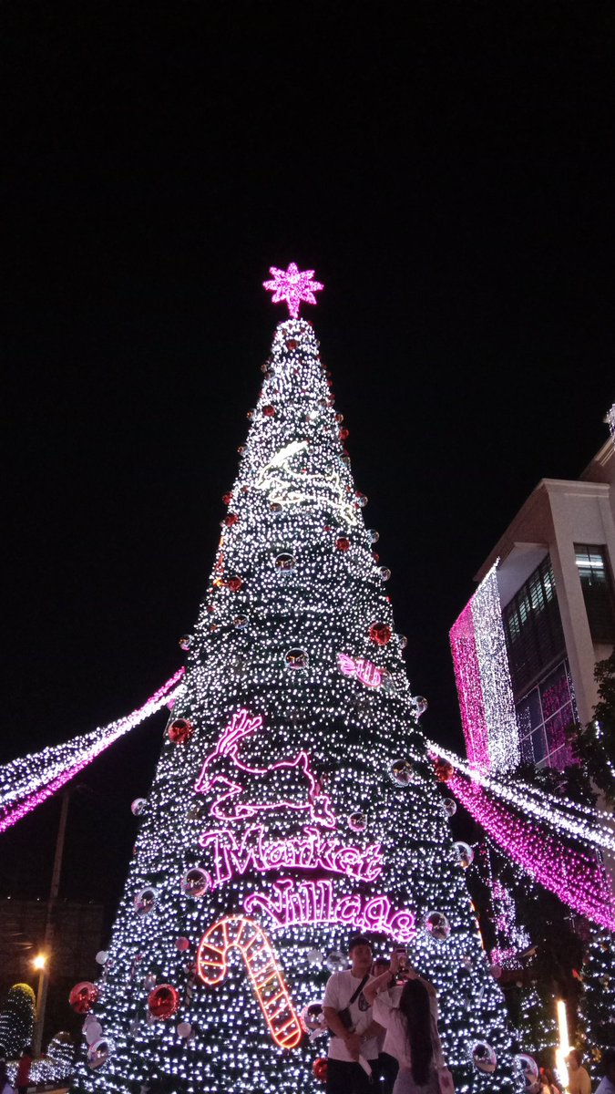 SitthiphonKong2's tweet photo. happy christmas https://t.co/WQIRkdgnbi