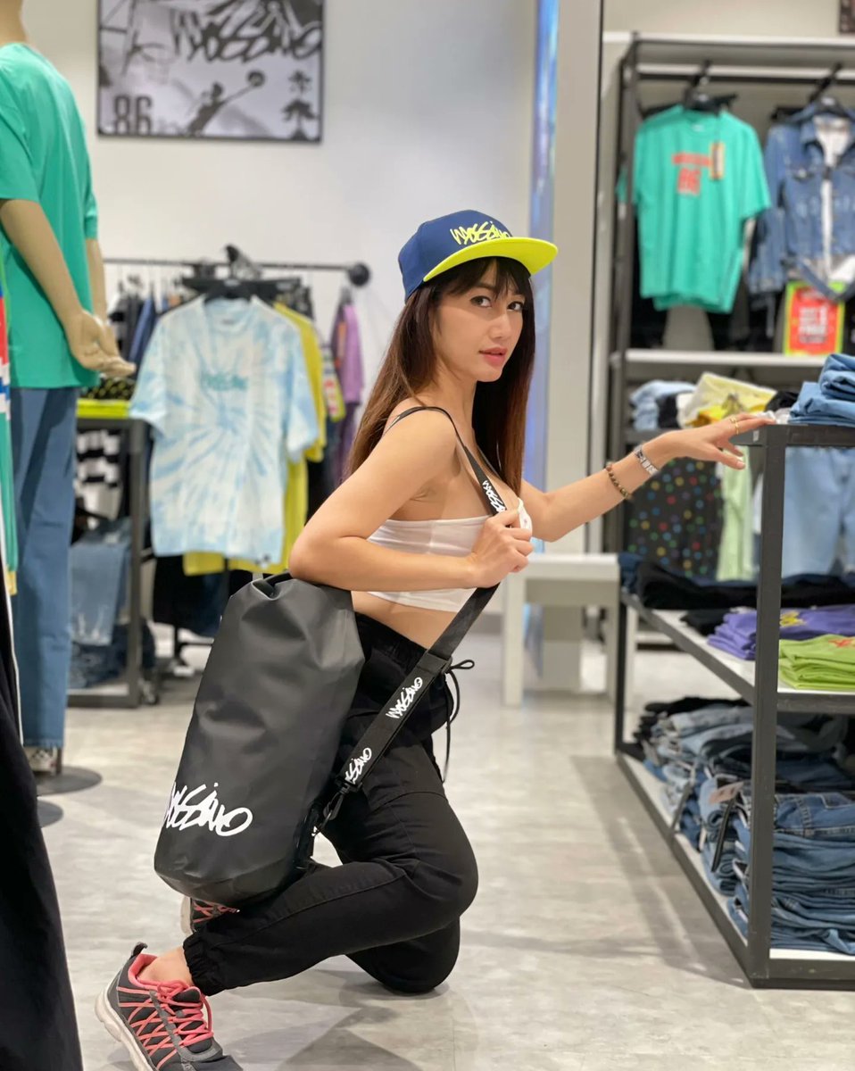 Piko_piYo's tweet photo. Last day 🎄🎁🎉
🔥Let's go to Shopping🔥
@mossimoth Brand Street ส่งตรงจากCalifornia⚡️"𝗕𝗨𝗬 𝟭 𝗚𝗘𝗧 𝟭 𝗙𝗥𝗘𝗘"⚡️
📍ที่ร้าน 𝗠𝗼𝘀𝘀𝗶𝗺𝗼® ทุกสาขา
#mossimoTH
#mossimoinmyelement
#mossimo
#marketvillagehuahin
#huahin
#sky #sea https://t.co/LvIyC0w2wT