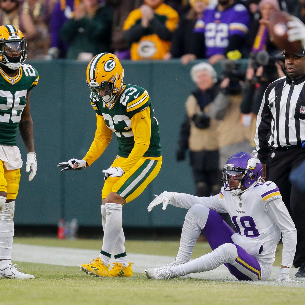 PFF's tweet photo. Jaire Alexander vs the Vikings:

🧀 33 coverage snaps
🧀 2 targets
🧀 1 catch allowed (1 yard) 
🧀 1 forced incompletion https://t.co/WgNaqY1Sbn