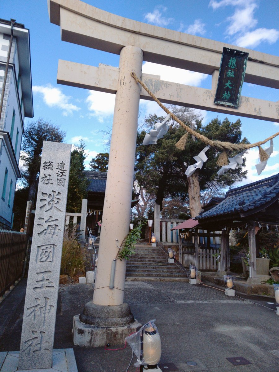 Jinny_card's tweet photo. 今年はうさぎ年ということで珍しい狛兎のある神社にお参りしてきました🐰⛩️🐰
本年もよろしくお願い申し上げます https://t.co/EpIDh5VxFS