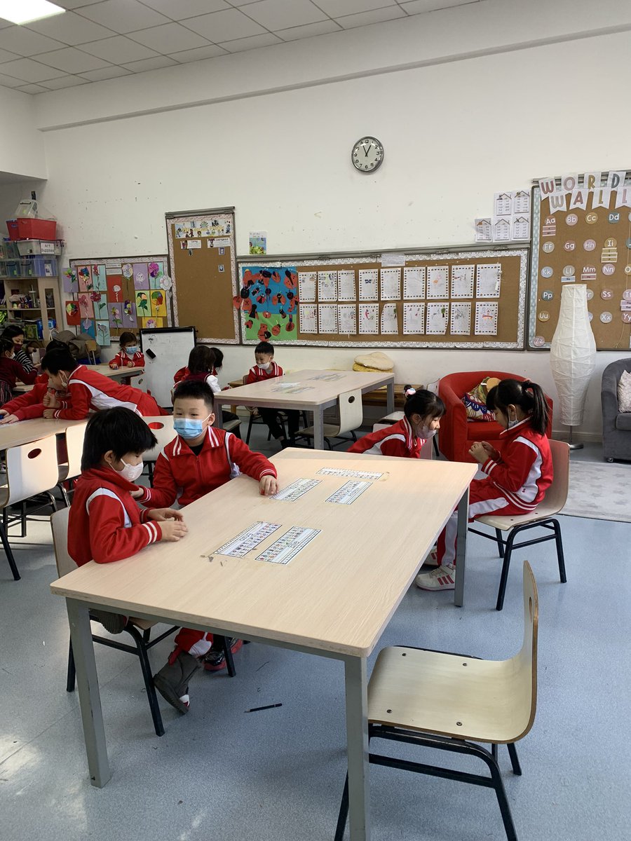 MsClares's tweet photo. First day back collaborating and sharing what they know about the celebrations of the world. #myCISB #WWPT #grade1 https://t.co/VvU30kiuYc