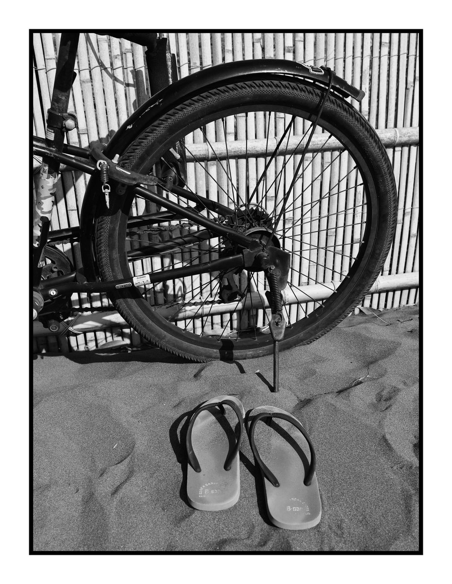 ipd1967's tweet image. Chigasaki and Kamakura #beach #japan #streetphotography #blackandwhitephotography